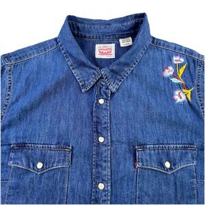 Levis Denim Shirt Womens Size XL Blue Pearl Snap Flower Embroidery Western